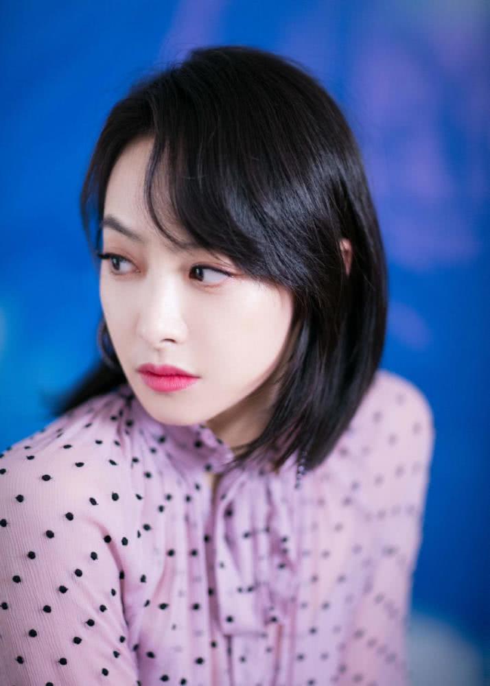 宋茜紫色波点上衫太吸睛,怪不得能逆袭小奶狗