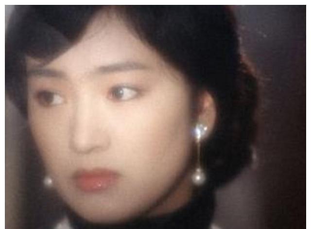 7位女明星20岁的对比照,网友们更喜欢谁呢?