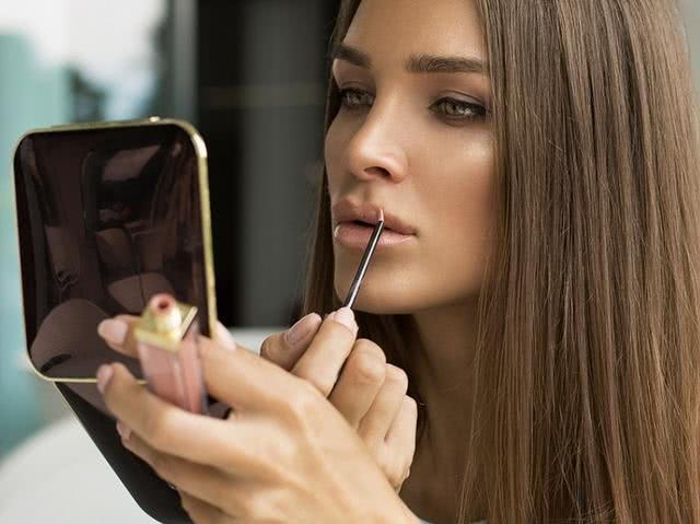 每天都涂口红的女生,几年后会有啥变化?化妆师说出了真相!