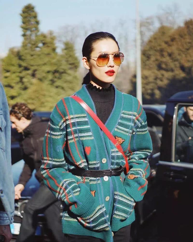 开春奶奶衫太好看,经典温柔还有气质,搭配裙子裤装好看还洋气