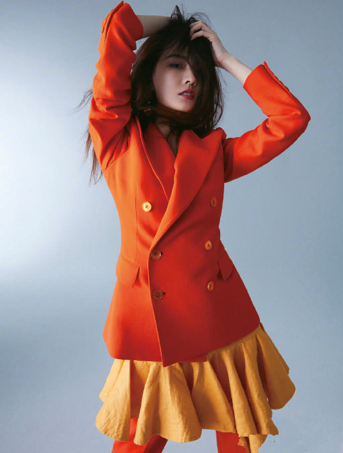 徐璐和张铭恩在情人节晒大片，被两人的扮酷秀造型甜到了！