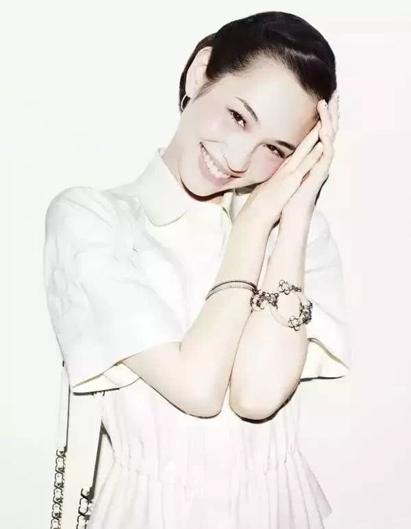 最新流行的“睡不醒妆”，同学们赶紧学起来吧！