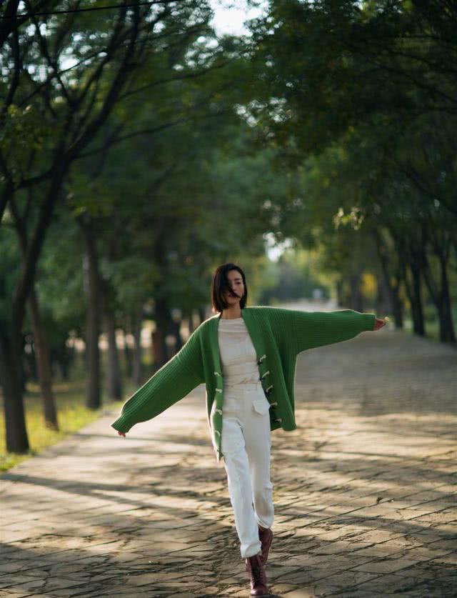 大表姐刘雯维密台下没有明星架子，随意放飞的穿搭也美到爆