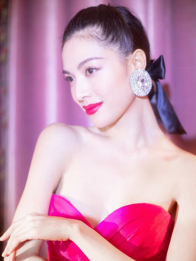 钟楚曦开穿搭新脑洞，身材颜值没得说，绝对是个宝藏女孩了