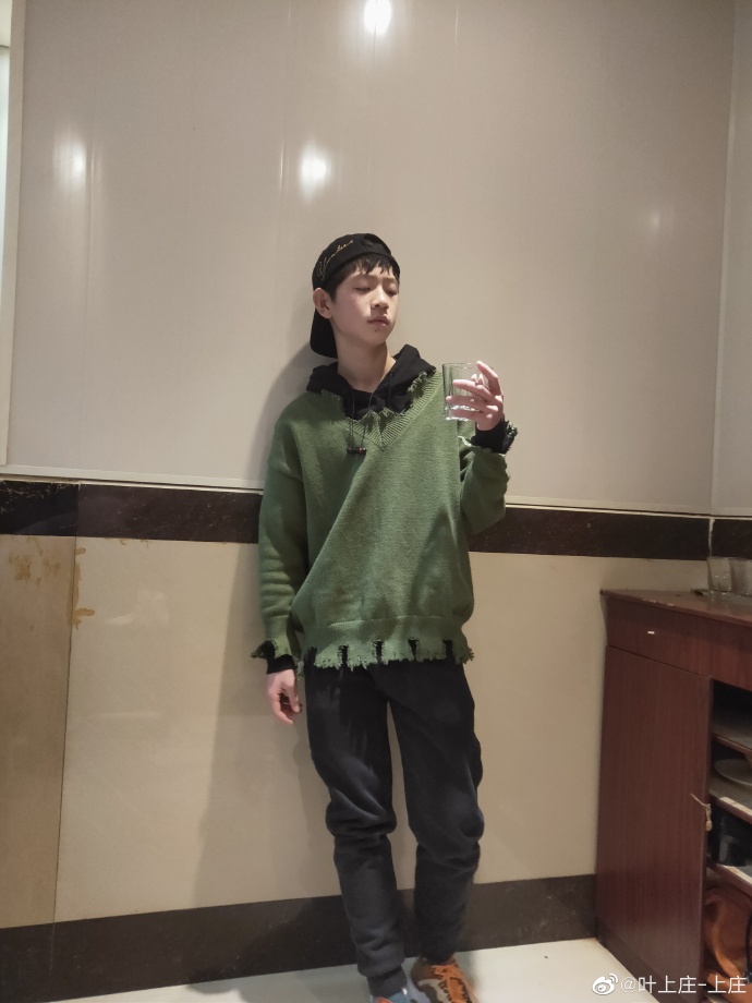 演员叶上庄详细简历 00后叶上庄凭借“肯特”一角引关注