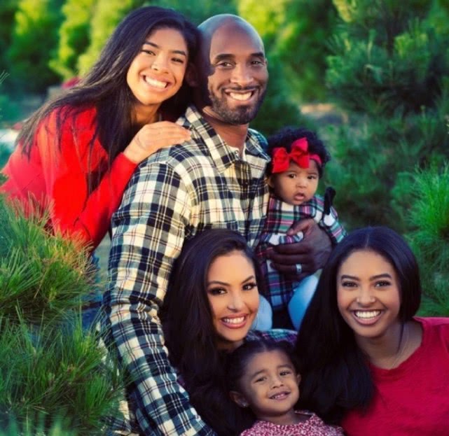 心碎!瓦妮莎缺席科比悼念仪式,家中独自观看落日,悲痛无人能替