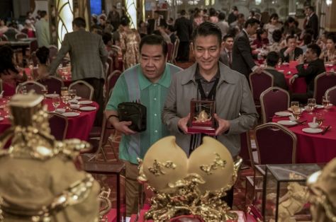 谢霆锋背景曝光，网友：难怪王菲情有独钟，向华强不敢招惹