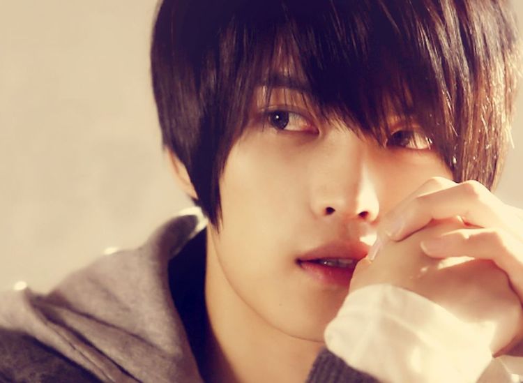 他4岁被父母抛弃,养父一家把他宠上天,如今红遍亚洲父母找上门