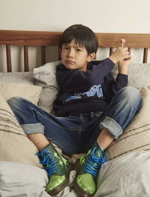 潘粤明零点为儿子庆生,离婚后父子多年未见,11岁顶顶变化大