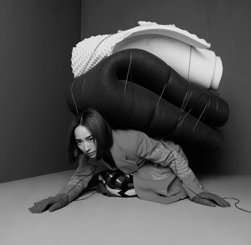 张钧甯换新发型,齐肩短发摩登时髦,画风怪异一般人看不懂