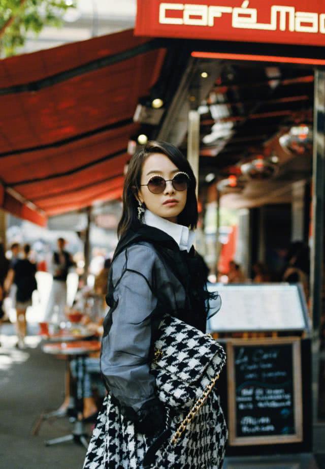 宋茜穿搭风格太潮,流行耳环都这样搭