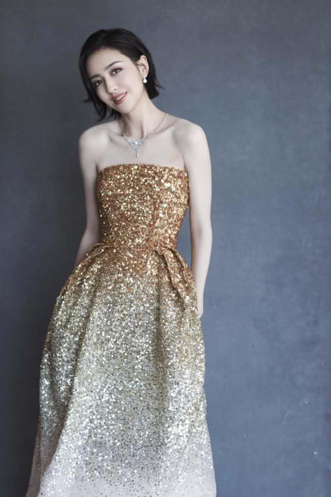 佟丽娅这么“透”的礼裙也敢穿,却让自己美回了颜值巅峰期