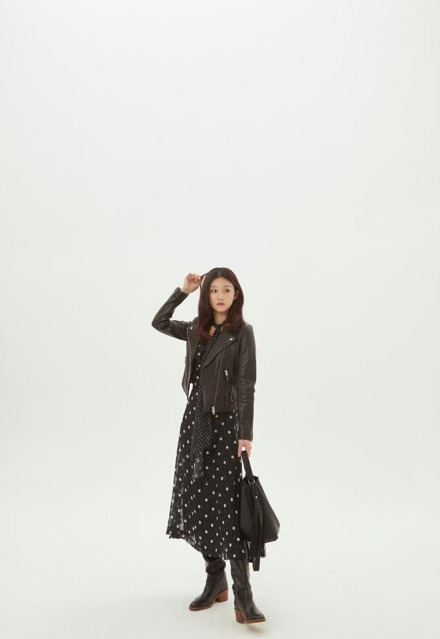 大学季一年级与灿烈互喂薯片袁雨萱，私下是个穿着率真的个性女孩