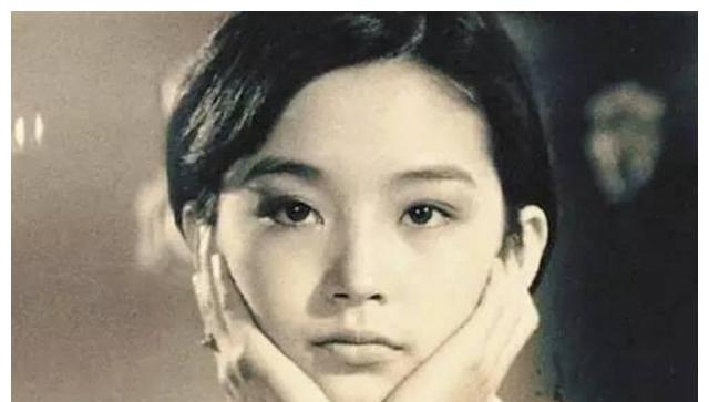 7位女明星20岁的对比照,网友们更喜欢谁呢?