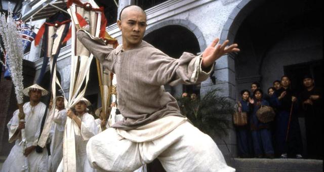 成龙开除导演亲自上阵，7分钟打戏拍了3个月，成就经典之战