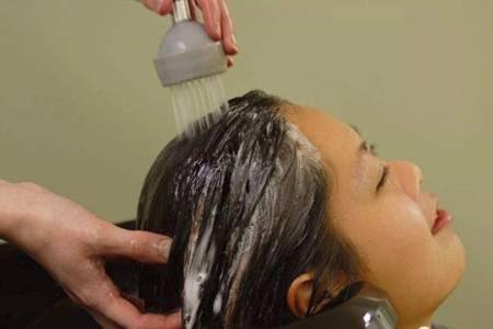 头发油腻的六个原因,看一下你中了哪一条