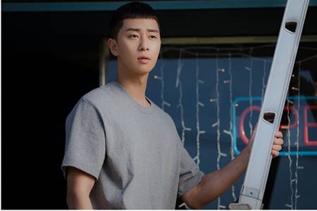 韩剧梨泰院class评价高燃爽剧，高智商女主手撕反派