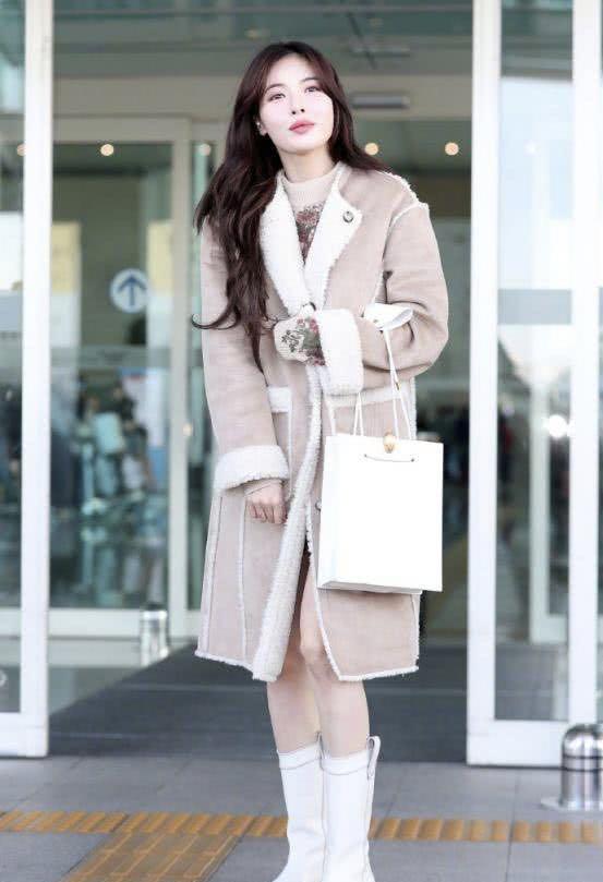 泫雅带红彩虹风后还想带红熊猫妆，穿搭素净真不像是小野马