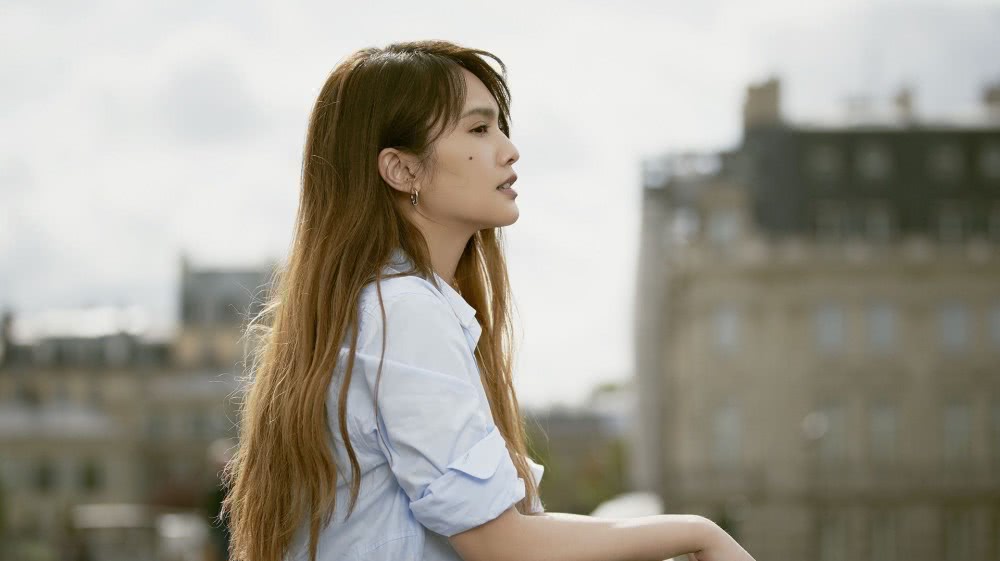 开春穿什么？学杨丞琳焦糖色穿搭暖暖又好看