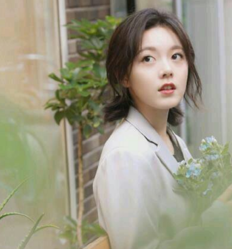 赵今麦为证明腿细挑战“贴肉裤”，看清真实腿型：懵了