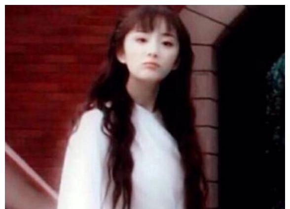 7位女明星20岁的对比照,网友们更喜欢谁呢?