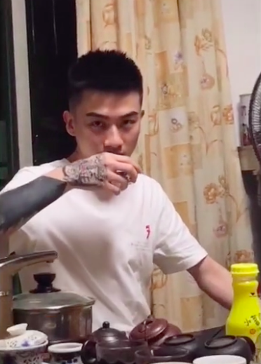 抖音小伙酷似王祖蓝,但却帅到让近两百万人点赞收藏,这是真帅