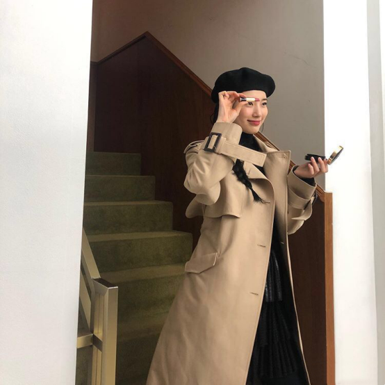 秀智一件碎花小裙子也能穿出精致复古风,太有气质了