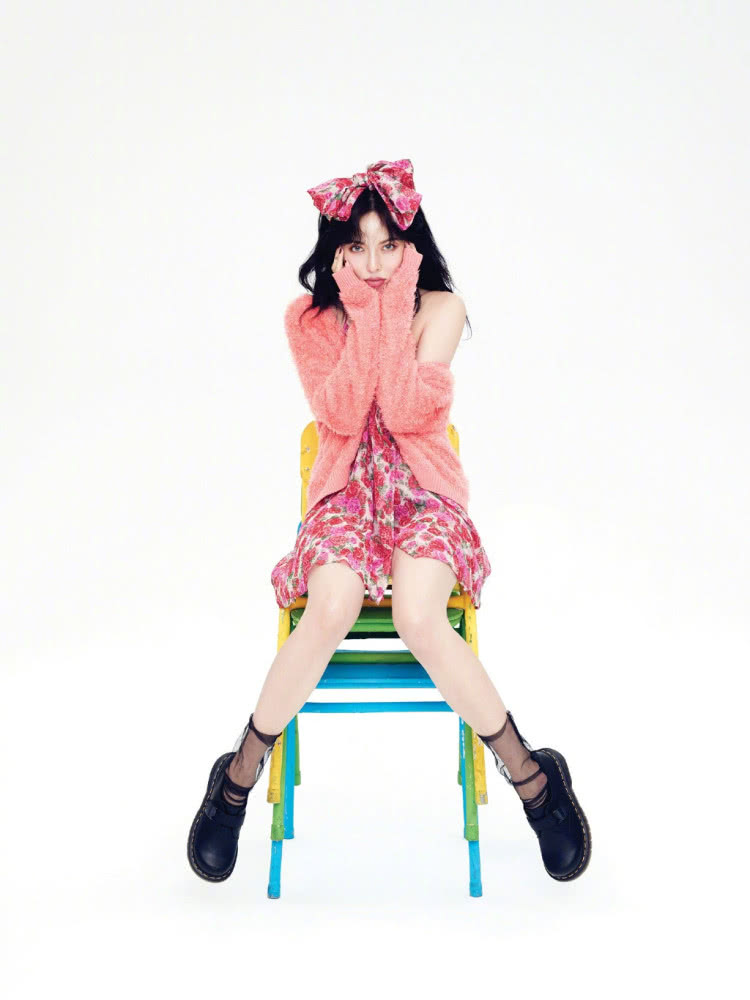 JENNIE大胆挑战碎花裙造型，却和金泫雅风格差距却这么大？