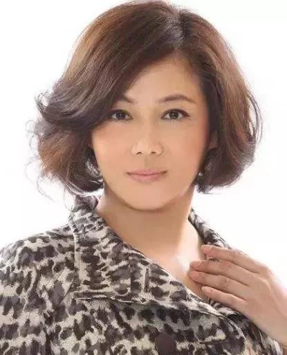 她因拍戏休克身亡,26年片酬被4个弟妹掏空,器官全捐救了8条人命