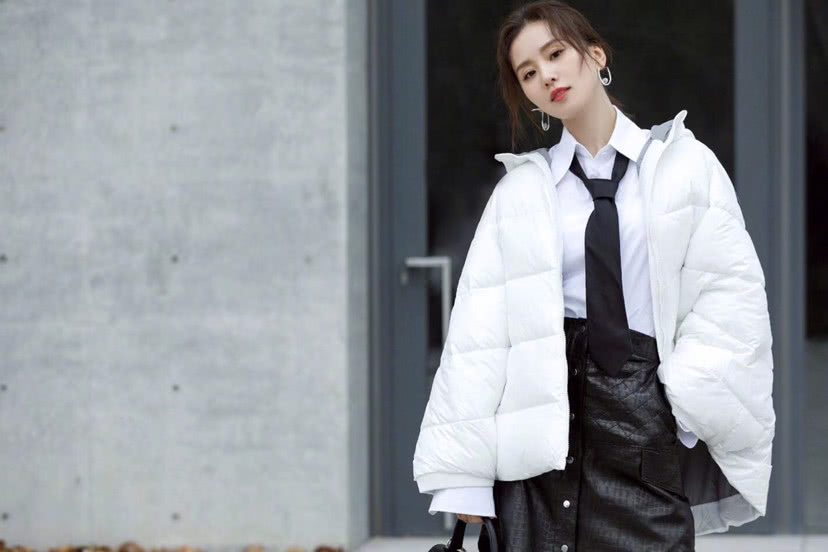 刘诗诗穿毛绒外套还不显臃肿,看看她是怎么穿的,简直就是仙女下凡