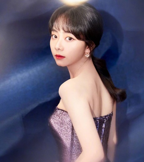 谭松韵脏辫发型曝光,镜头拉近后,网友:真的是30岁的人吗