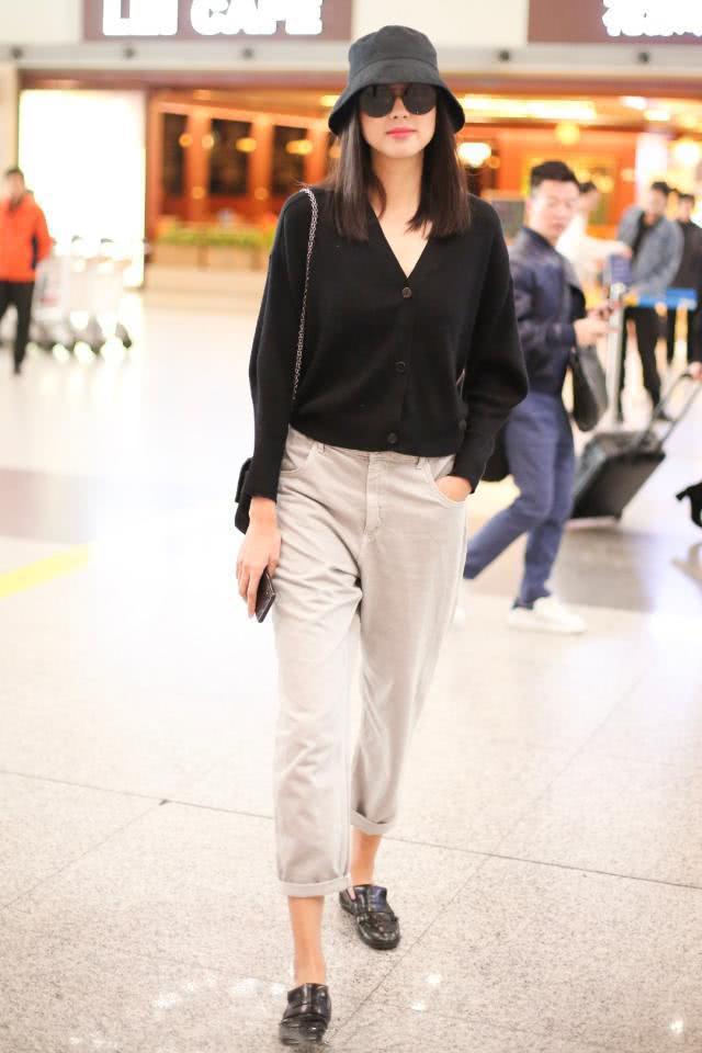 开春奶奶衫太好看,经典温柔还有气质,搭配裙子裤装好看还洋气