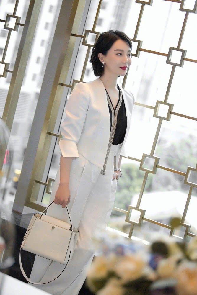 害怕职场穿搭荒?尝试看剧学穿搭,总裁风OL风都值得GET