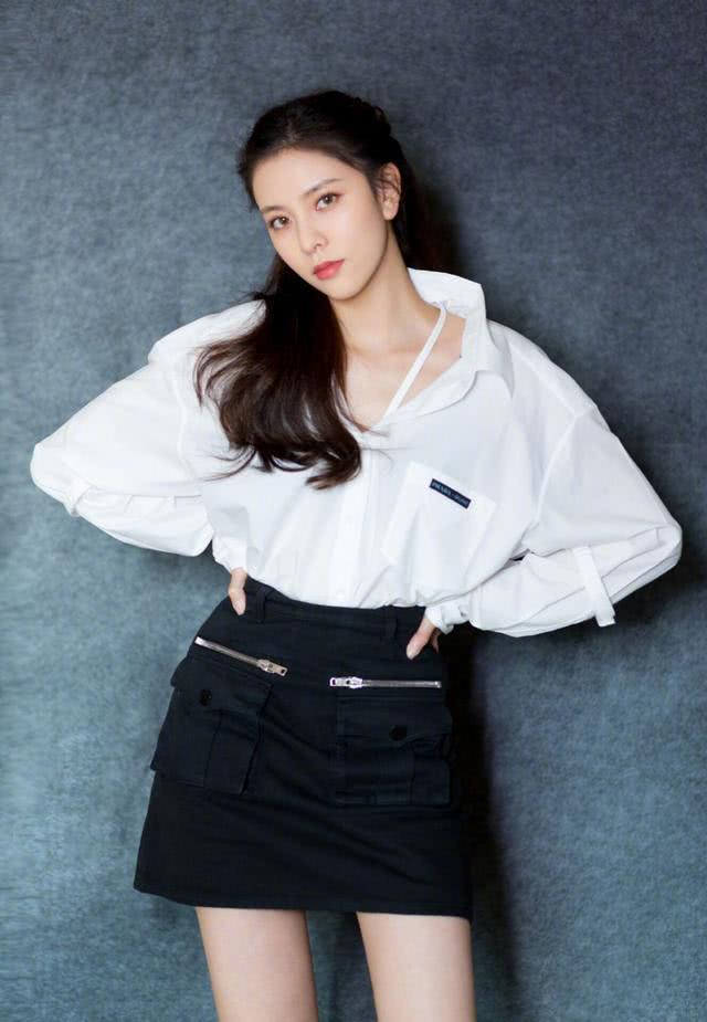 初春怎么穿才时尚又好看!学宋妍霏优雅酷帅穿搭,让你贵气十足