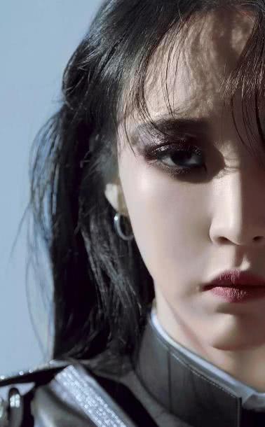 玟星真是西装终结者,最新造型魅力十足