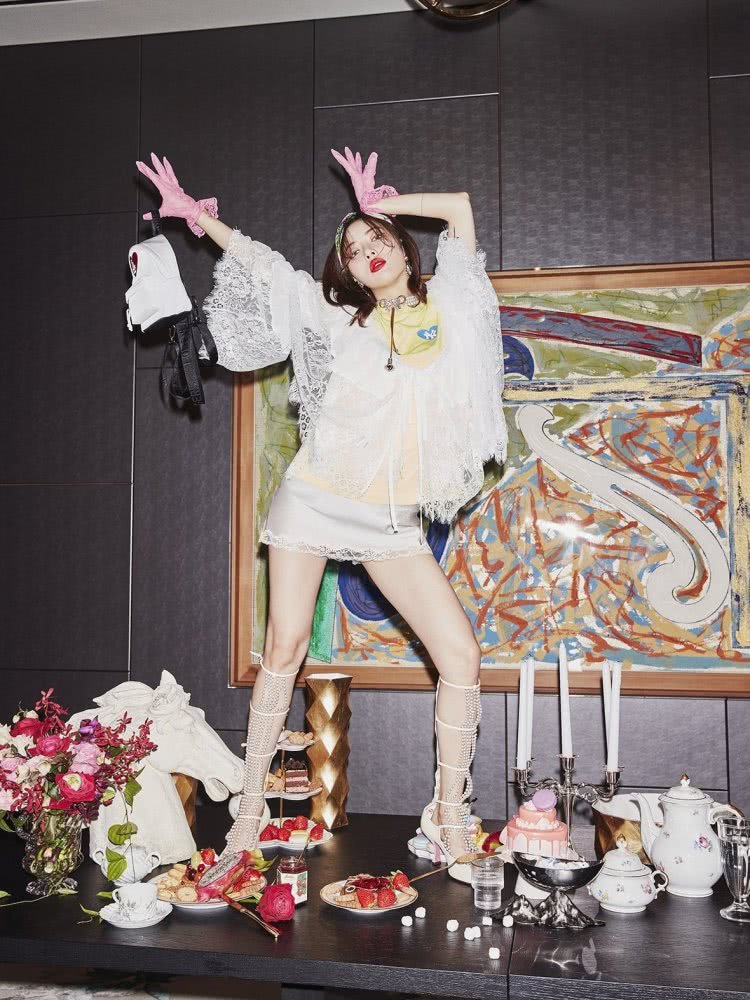 金泫雅全新时尚大片上线,连换4套造型,少女感嘻哈范全都有!