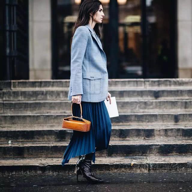 终于有个好驾驭的流行色，你却嫌它老？安定人心的色彩实在太美