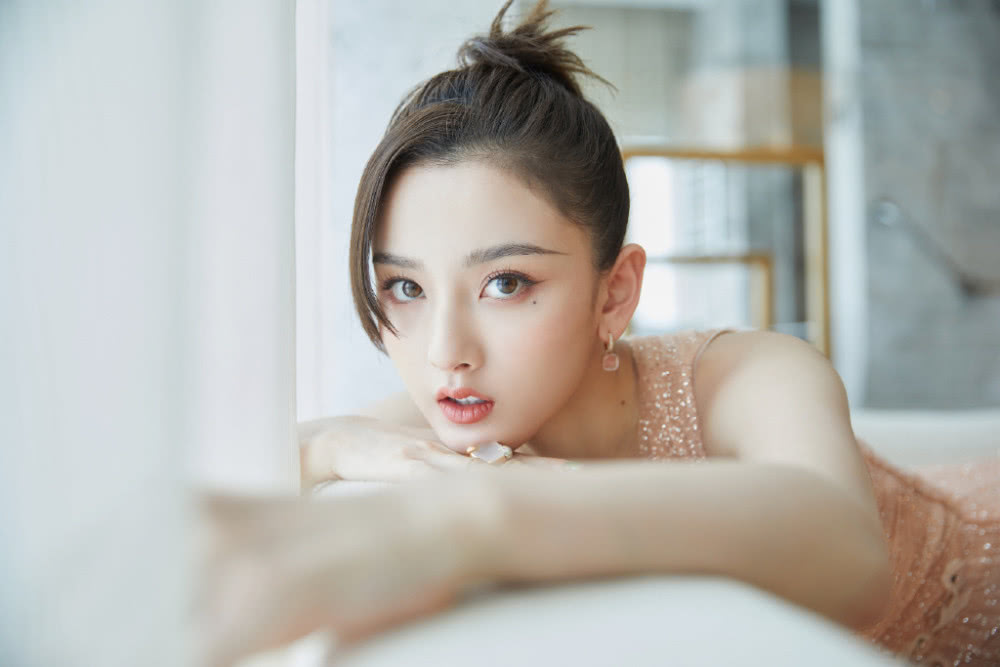 宋祖儿衣品可甜可盐,男生看了好上头,真不愧是“男神收割机”