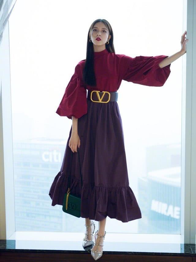 初春怎么穿才时尚又好看!学宋妍霏优雅酷帅穿搭,让你贵气十足