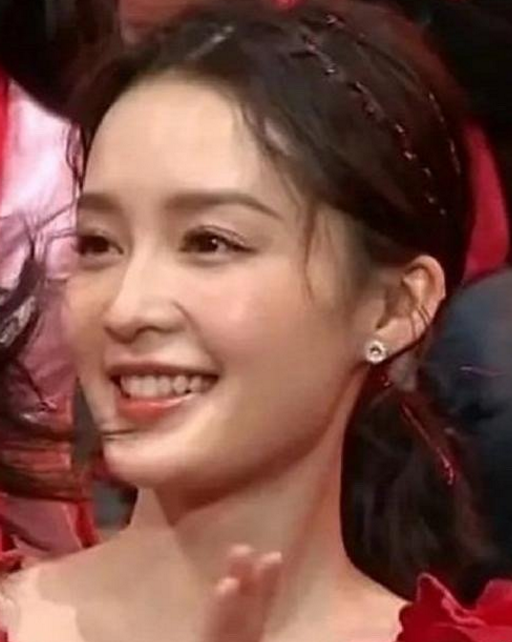 李沁远离百级美颜后,让修图师都无从入手