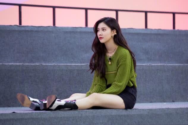 宋妍霏各种造型轻松拿捏,百变韩系穿搭看她就够了