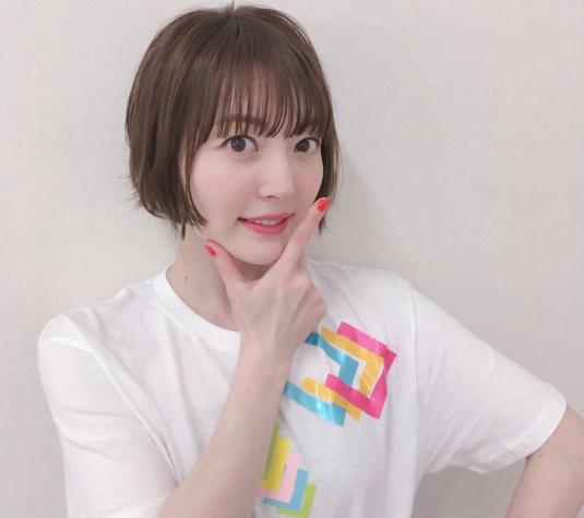 花泽香菜在日本的地位如何 看看她在日本有多火便知道了