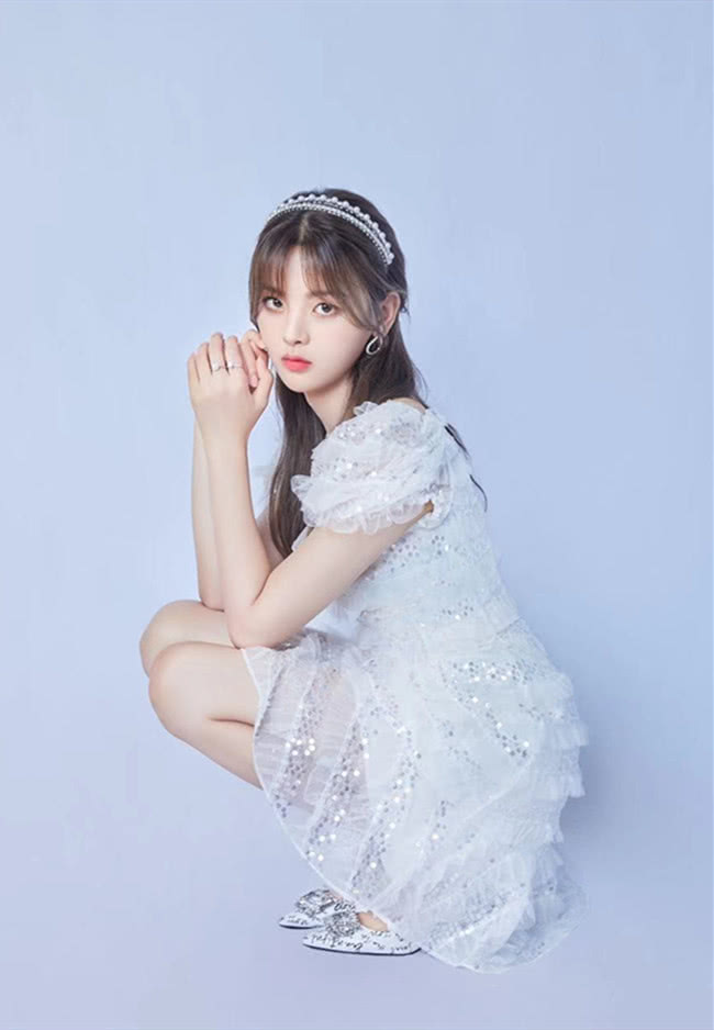 杨超越颜值高身材比例太好，这腿长要命了