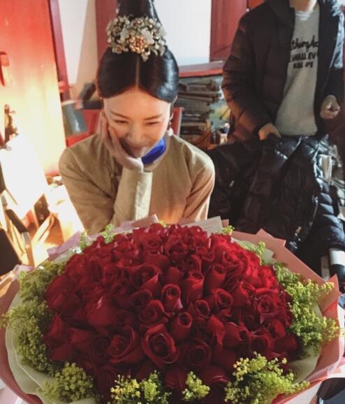 曾逼婚陈思成，公开批评谢霆锋，如今是个单亲妈妈