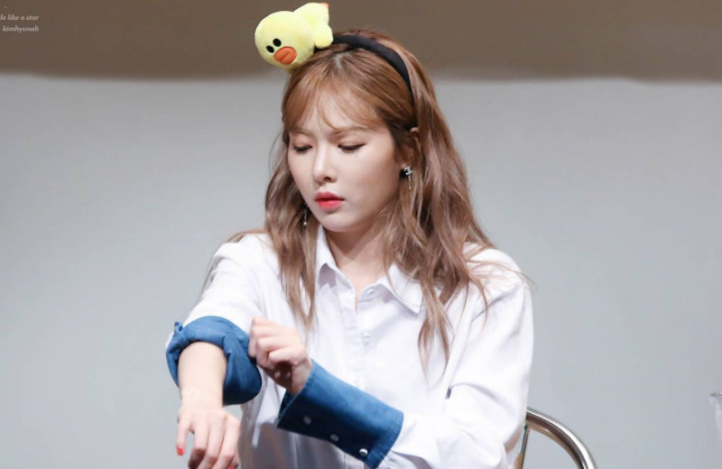 9.3_.jpg 金泫雅素颜出街,一身紫色碎花裙好甜美,就像初恋的少女