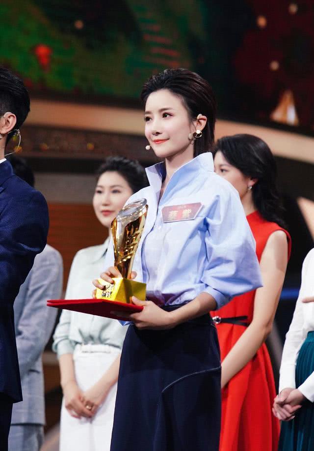 《主持人大赛》文艺类金奖获得者蔡紫神似李沁和唐艺昕！优秀的人都有相似点