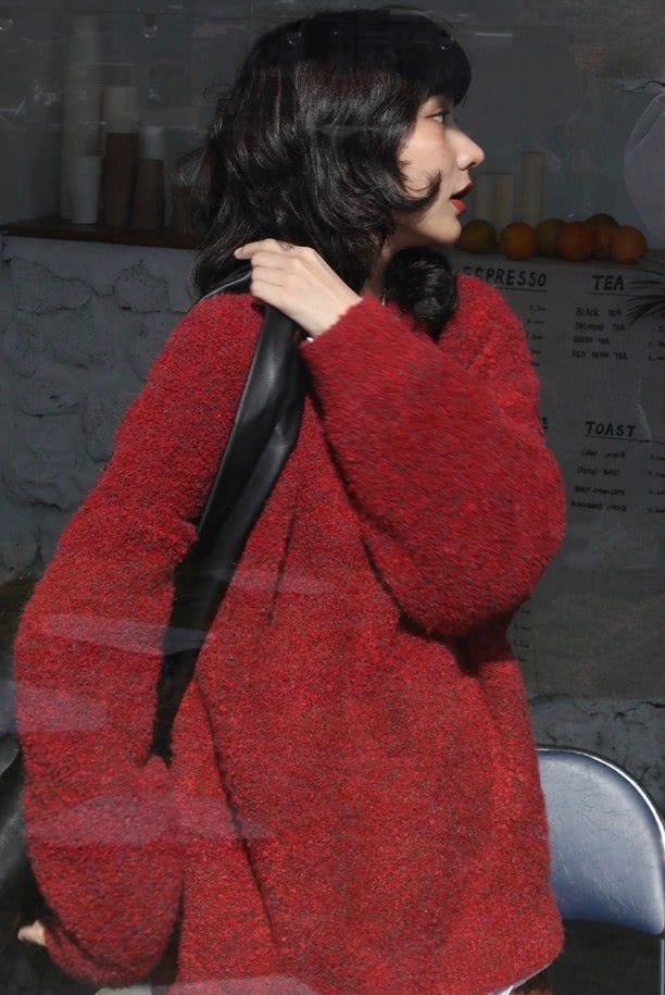 春天红色毛衣怎么穿?和我学穿搭,红红火火过春季