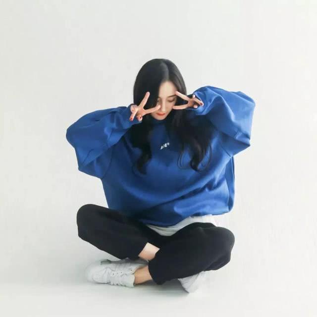 终于有个好驾驭的流行色，你却嫌它老？安定人心的色彩实在太美