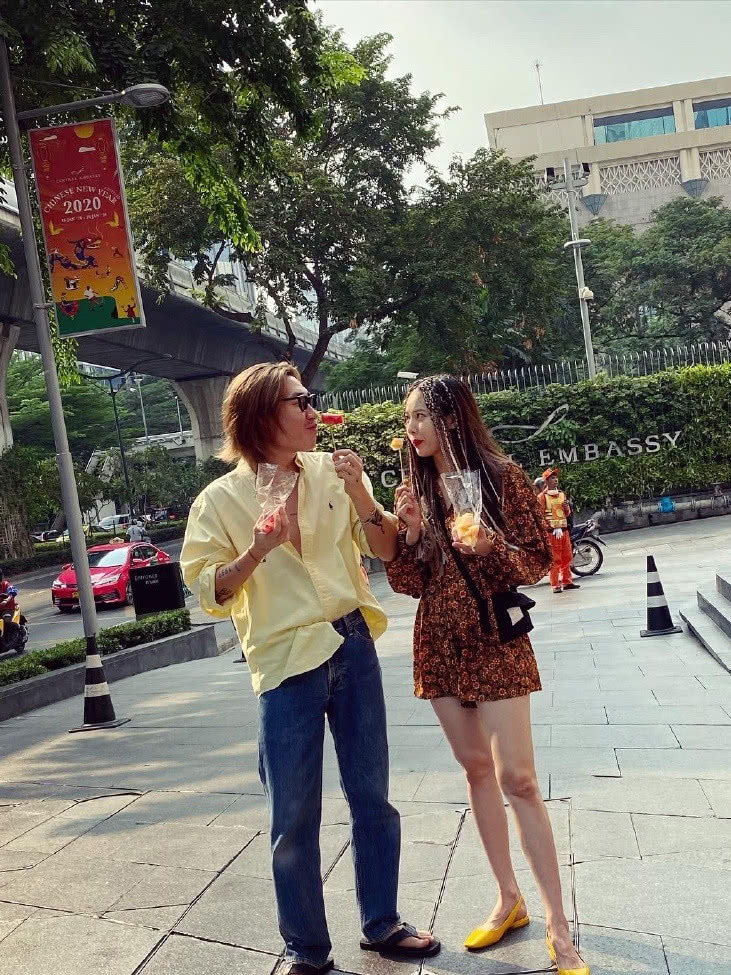 JENNIE大胆挑战碎花裙造型，却和金泫雅风格差距却这么大？