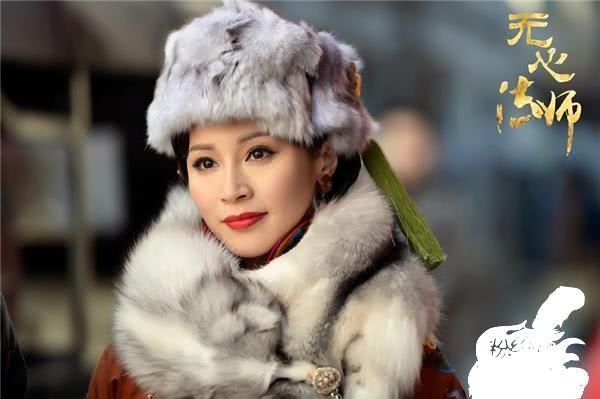 她是《步步惊心》里八福晋,一副不起眼的耳钉,也能彰显非凡气质